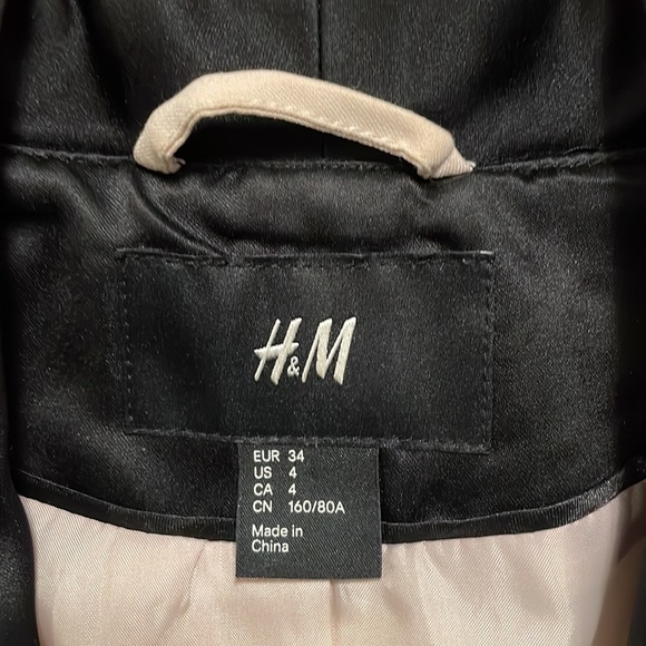 H&M Blazer - Picture 2 of 5